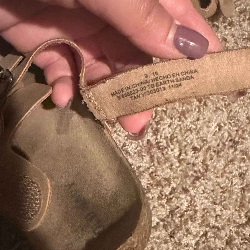 Old Navy Tan Kids Sandals with Buckles - Picture 4 of 4